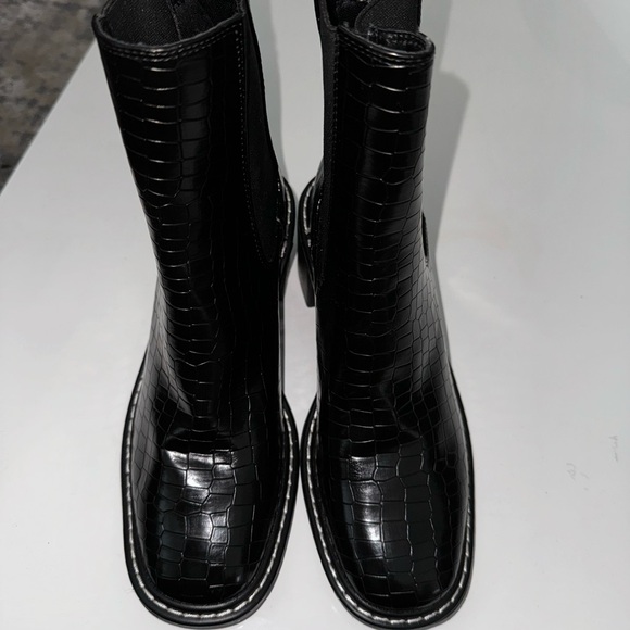 Stunning crocodile skin ankle boot - Picture 6 of 6